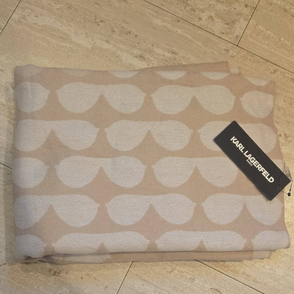 New Karl Lagerfeld Paris Cream/Tan Fringed Edge Oversized Scarf/Wrap